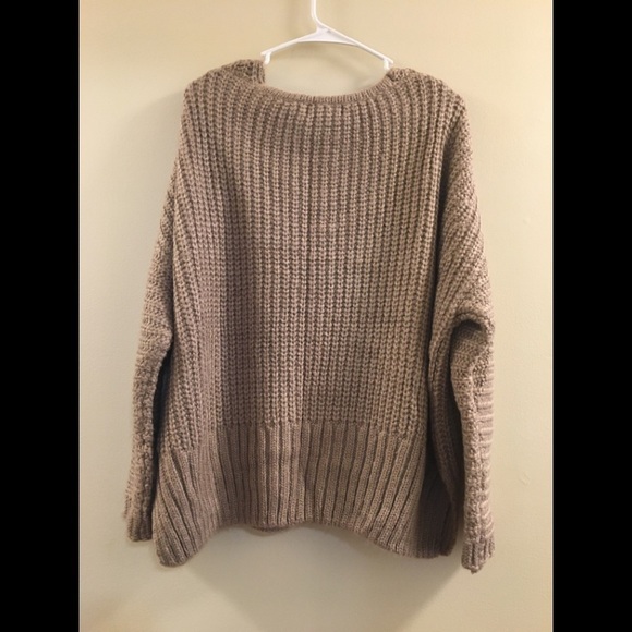 NWOT Oversized Chunky Knit V Neck Pullover V - Picture 5 of 8